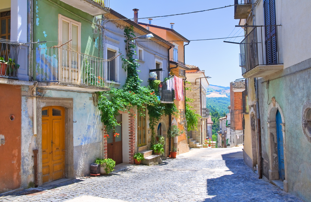 Roseto Valfortore, il borgo delle rose selvatiche
