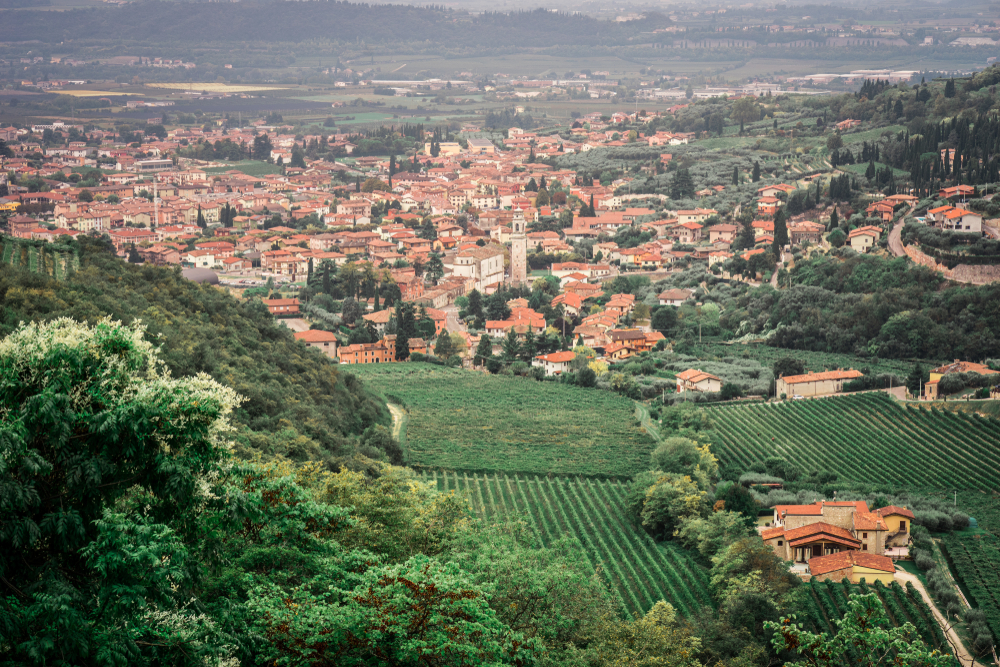 San Giorgio, il borgo collinare costruito attorno alla Pieve