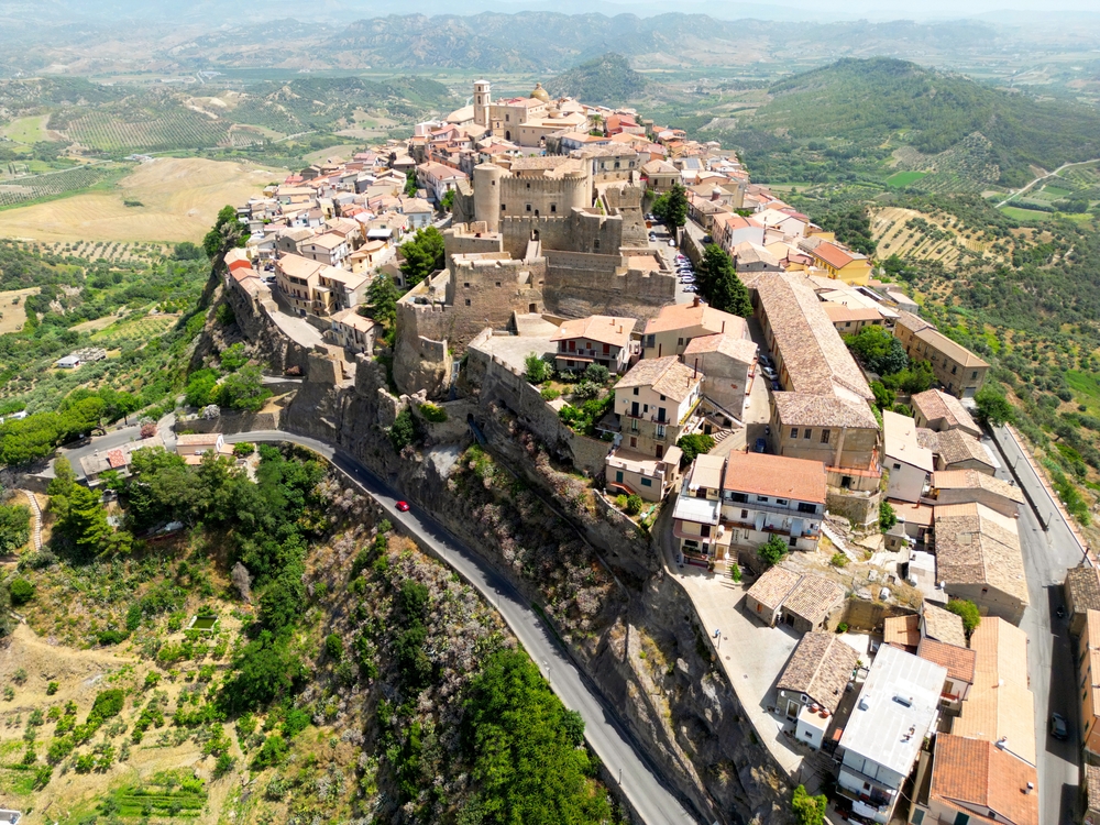 Santa Severina: fortezza di pietra sospesa tra cielo e storia
