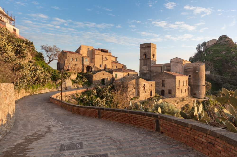 Savoca: il borgo del sambuco sospeso tra storia e cinema