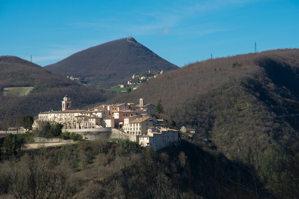 Sellano: il borgo della pace tra i boschi