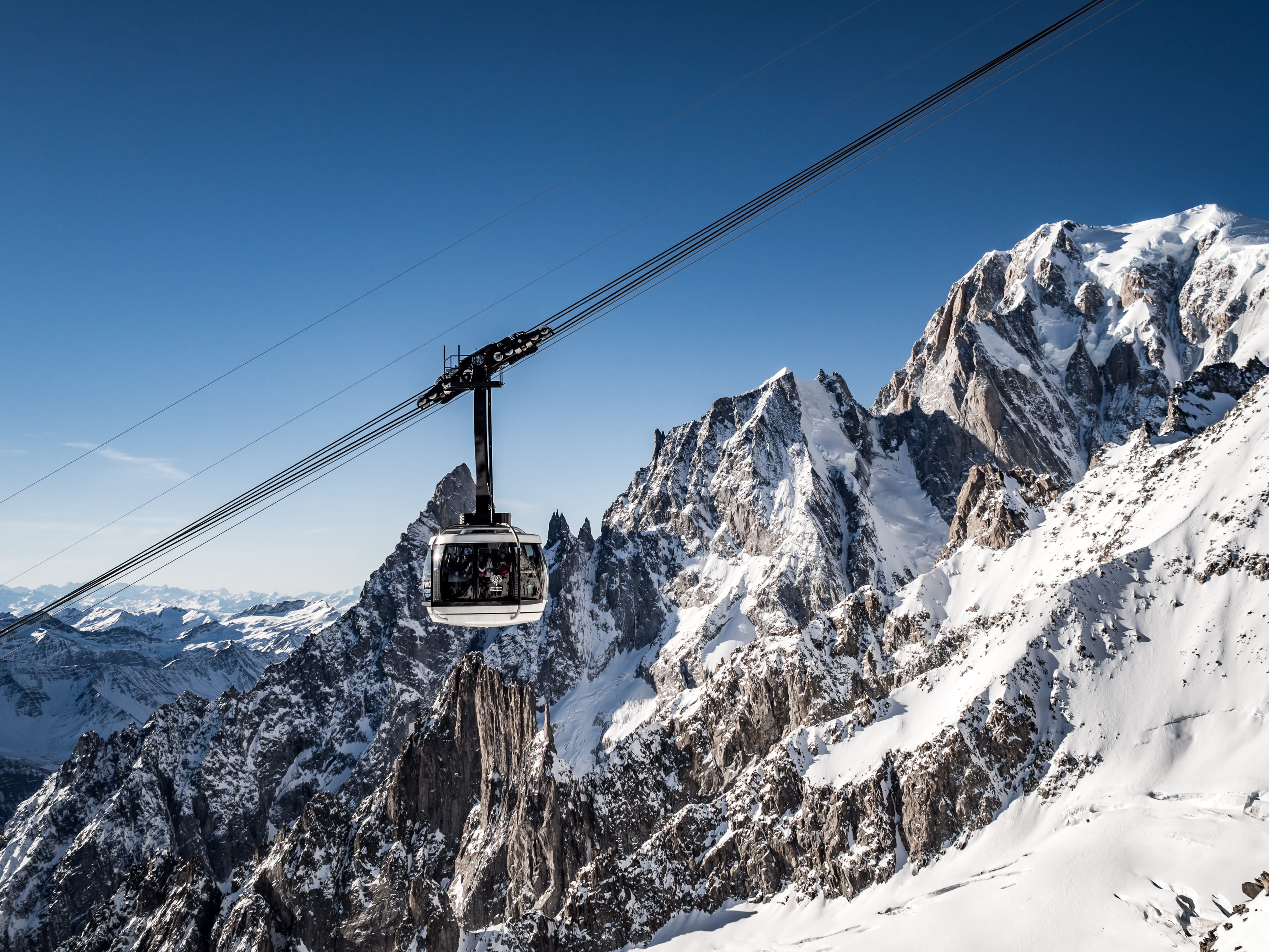 Skyway Monte Bianco: viaggio verticale nel regno dei ghiacciai eterni