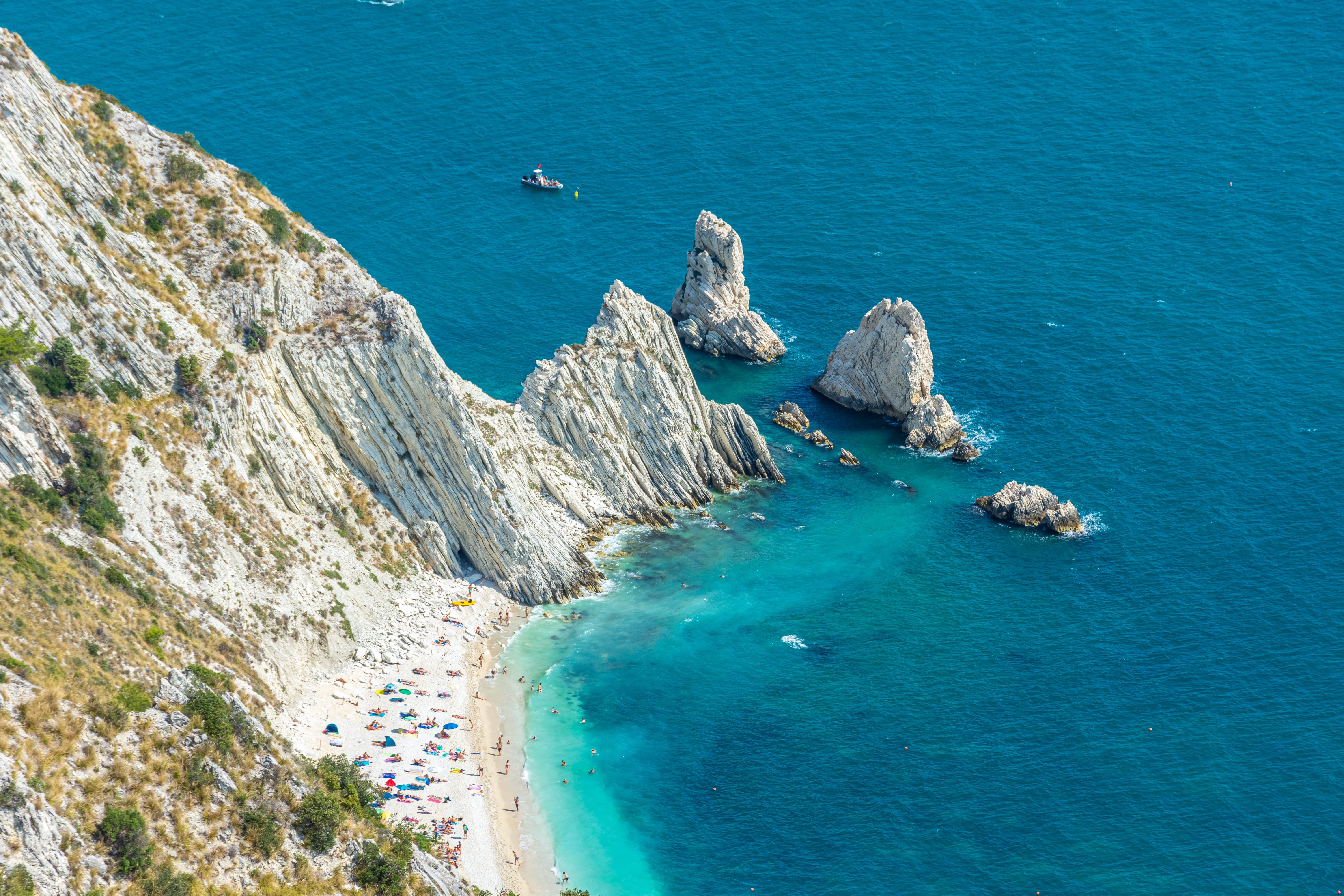 Spiaggia delle Due Sorelle: il paradiso nascosto del Conero