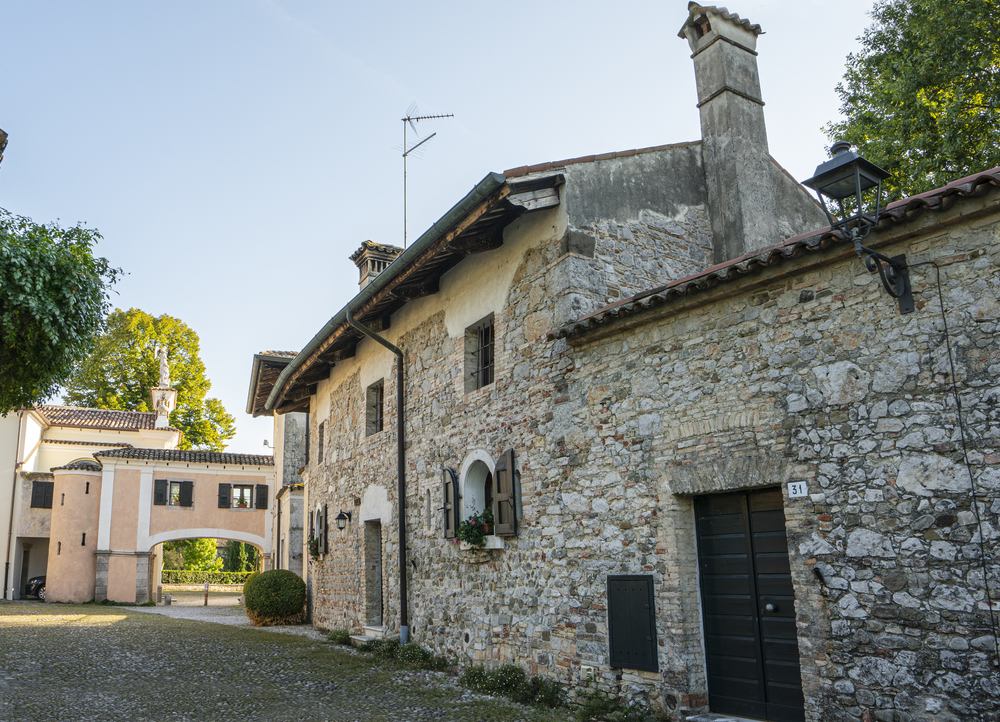 Strassoldo: tra castelli storici e parchi settecenteschi nel cuore del Friuli