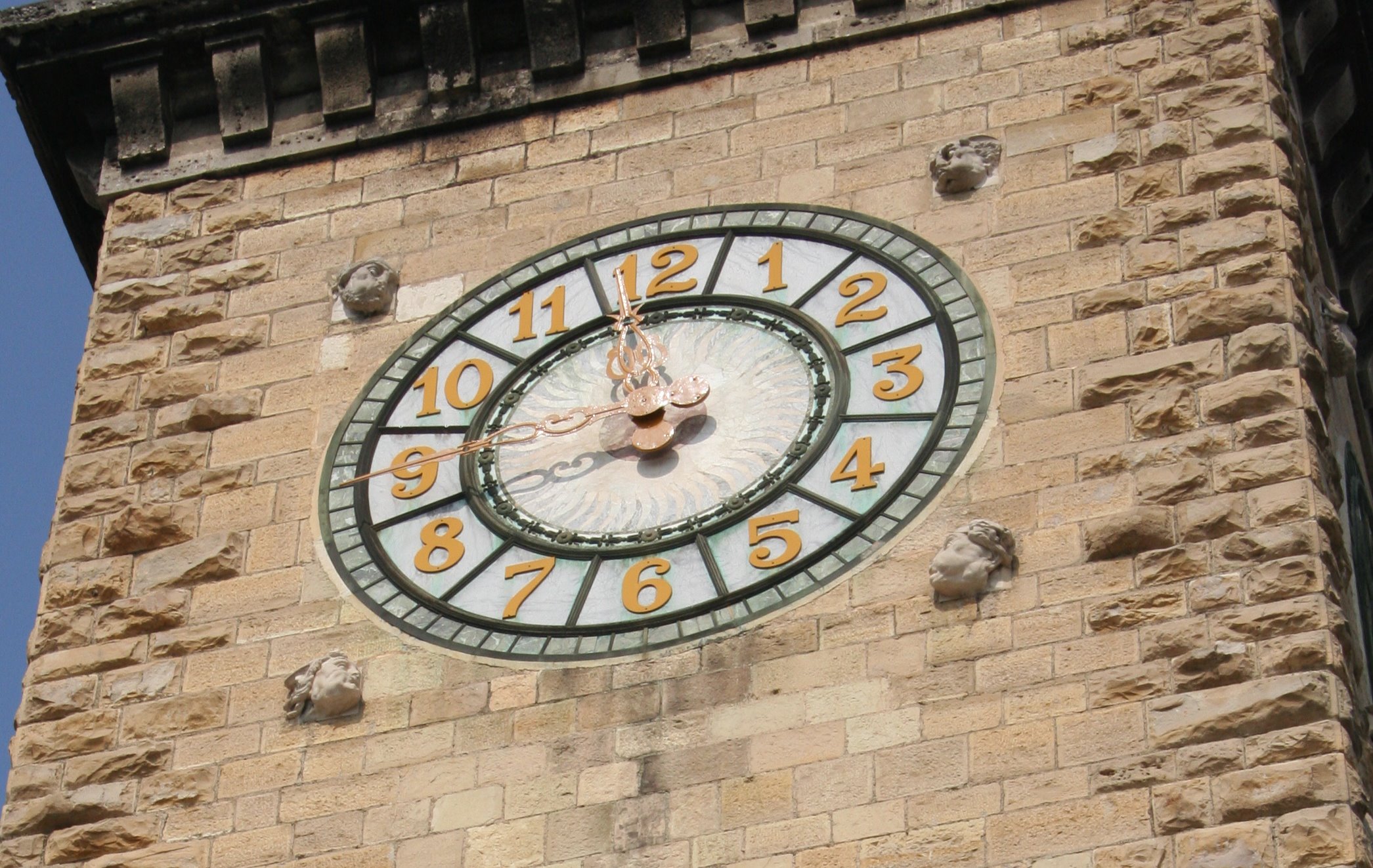 Torre dei Caduti – un monumento commemorativo al centro di Bergamo
