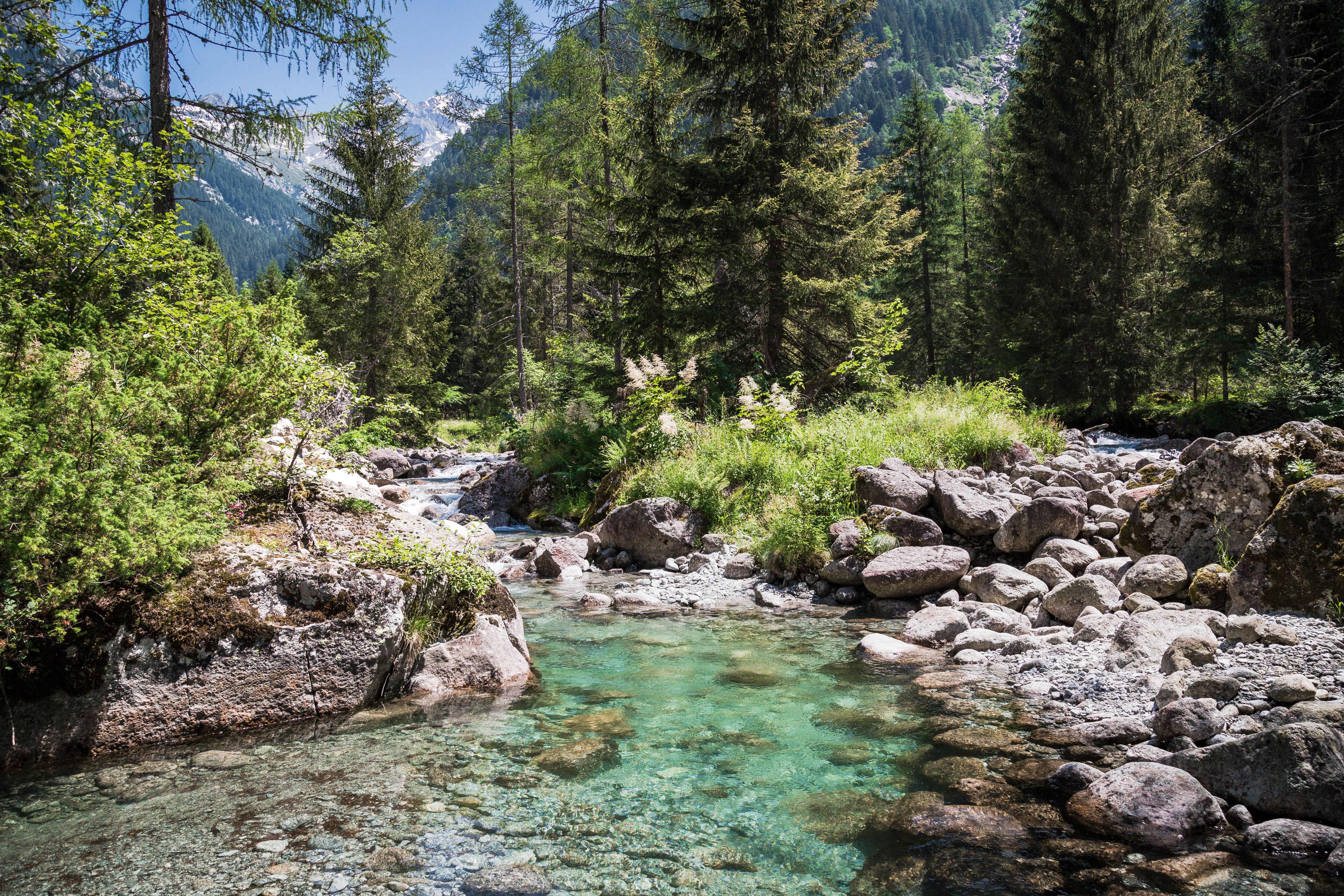 Val di Mello, il piccolo Yosemite d’Italia tra pareti, cascate e magia alpina