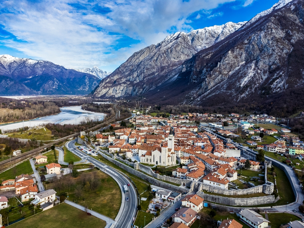 Venzone: il borgo rinato tra pietra, storia e mummie