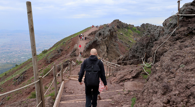 Vesuvio: oltre 2.600 visite al Cratere a Pasqua, servizi potenziati per i visitatori