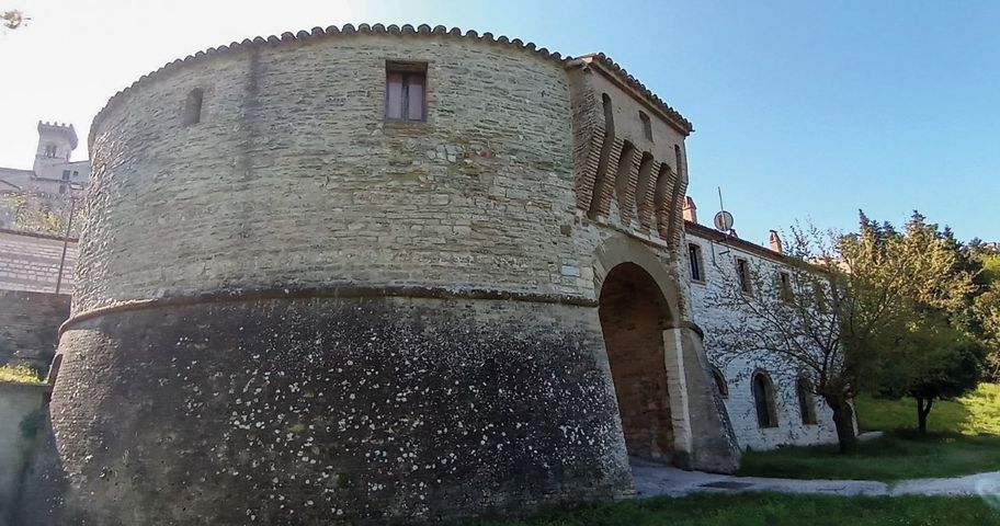 Arcevia il borgo marchigiano tra arte, natura e castelli