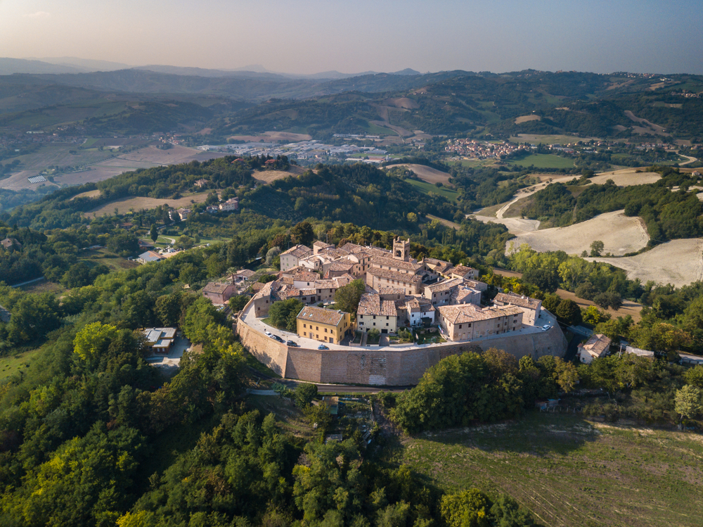 Visitare Montefabbri, il borgo intatto del '400